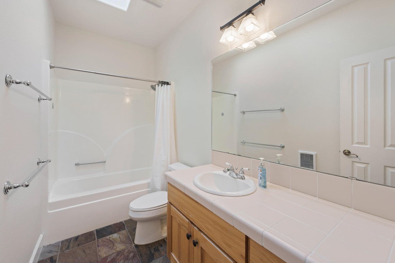 Photo of 2431 NW Awbrey Road 9 of 35
