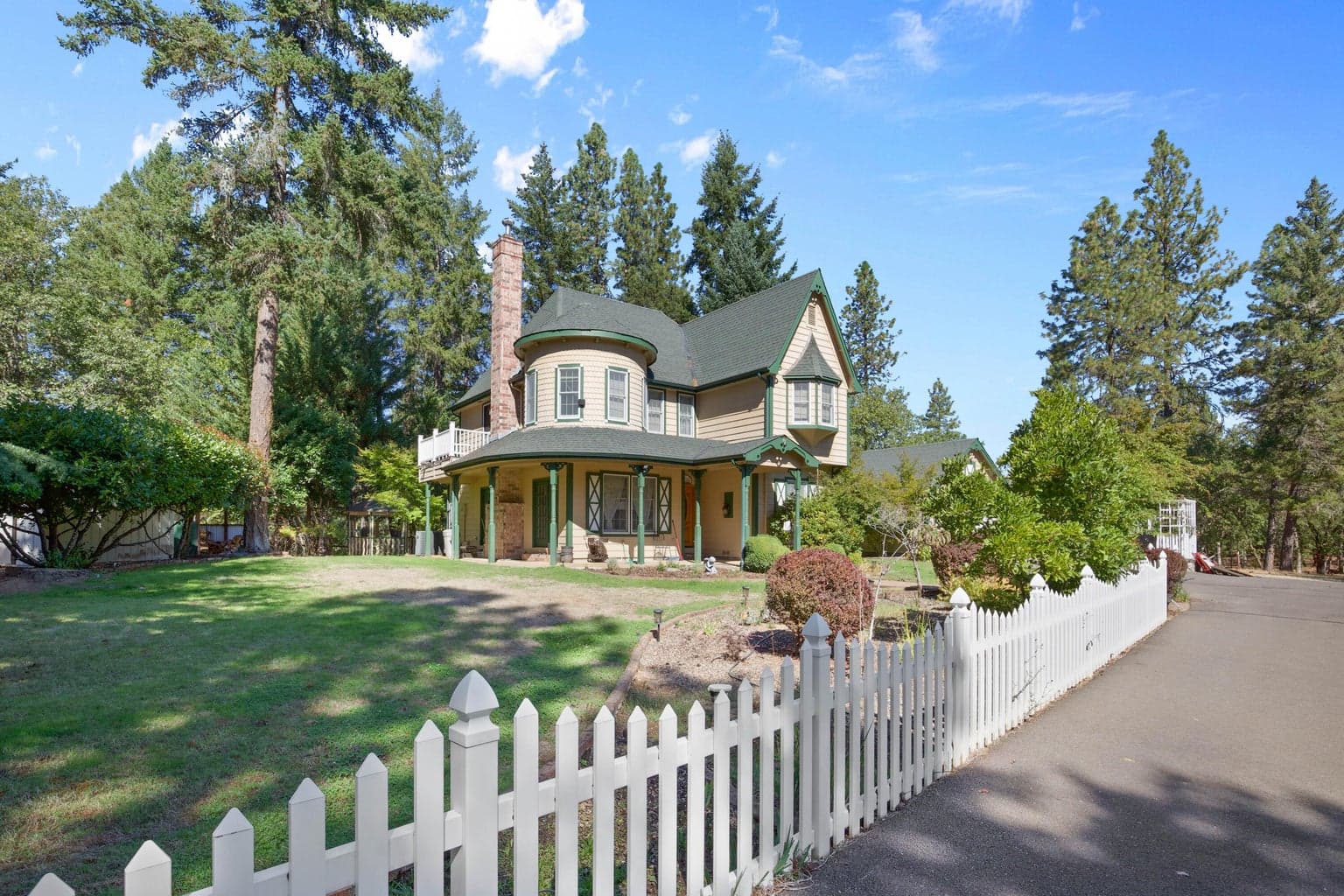 370 Becklin, Merlin, 97532