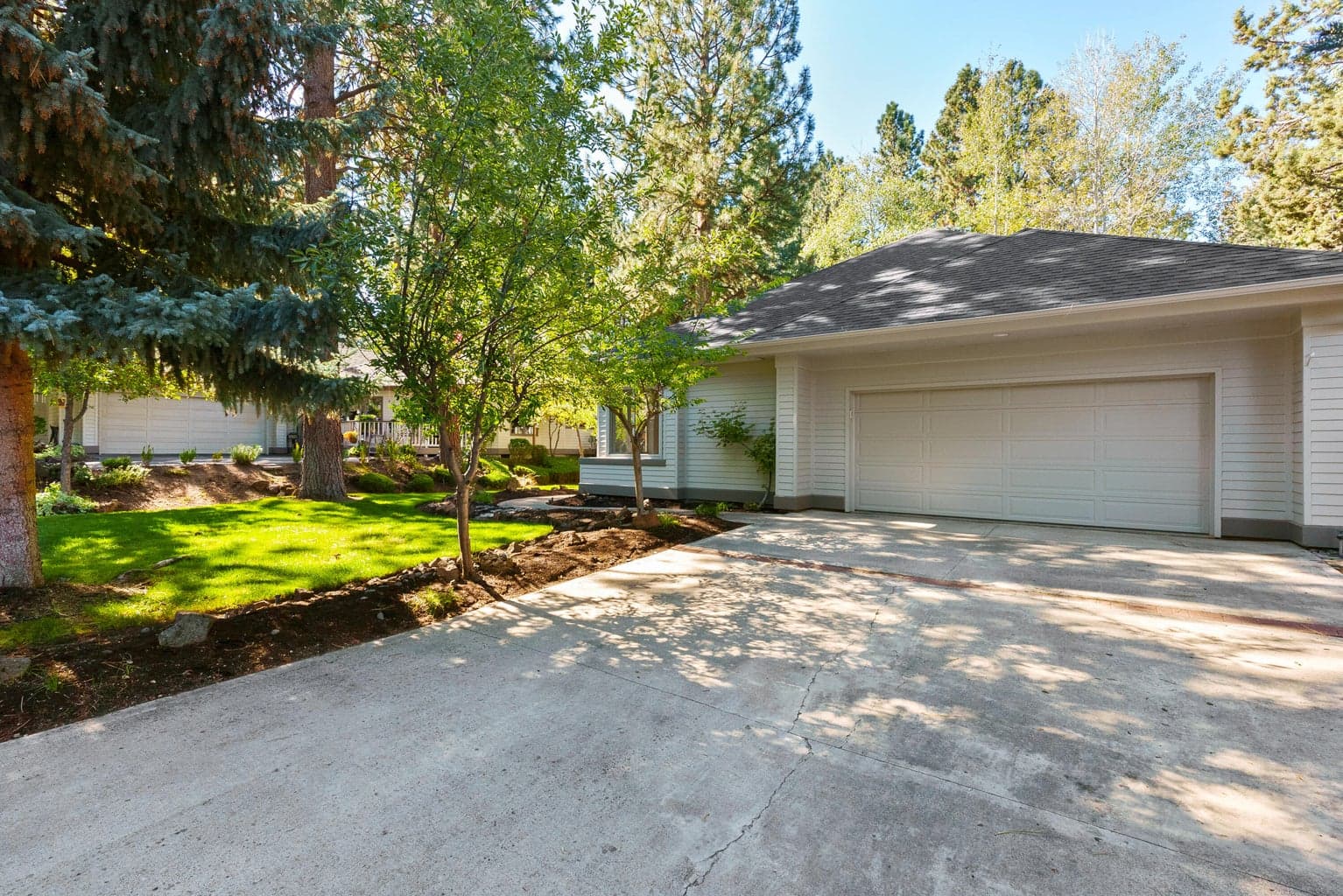 Photo of 60836 Willow Creek 2 of 38