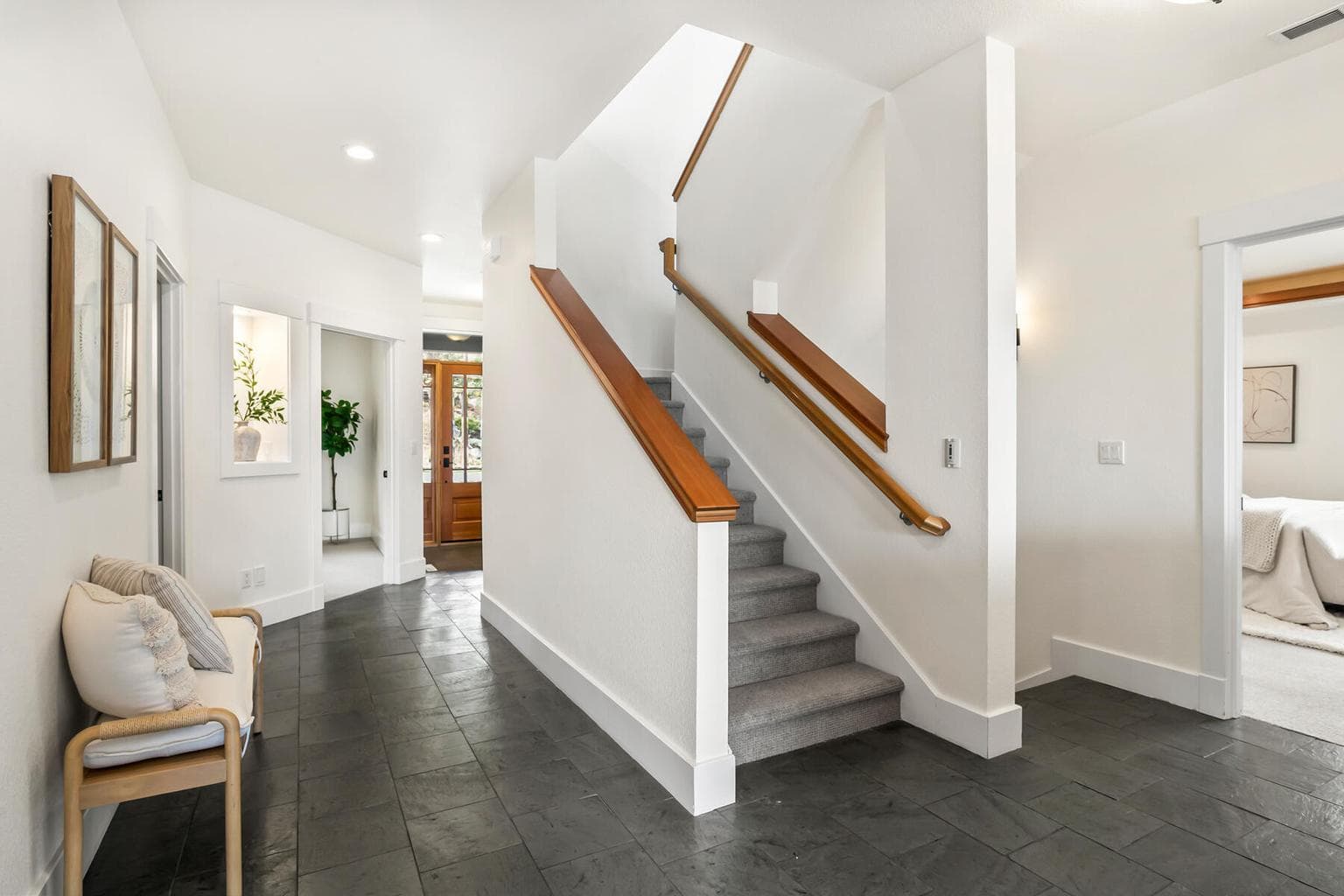 Photo of 3160 NW Colonial Drive 9 of 57