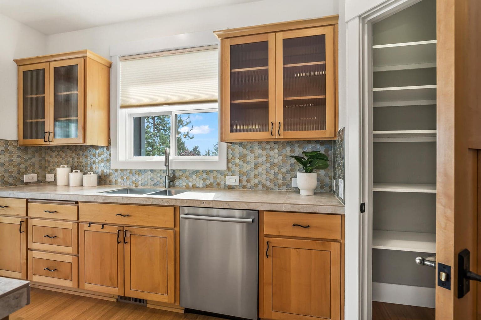 Photo of 3160 NW Colonial Drive 16 of 57