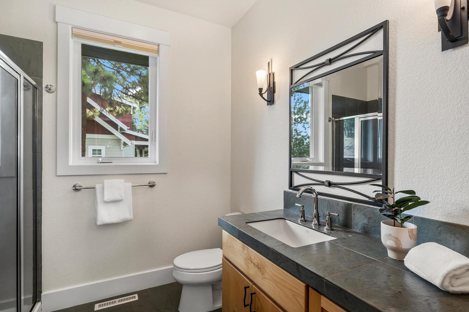 Photo of 3160 NW Colonial Drive 8 of 57