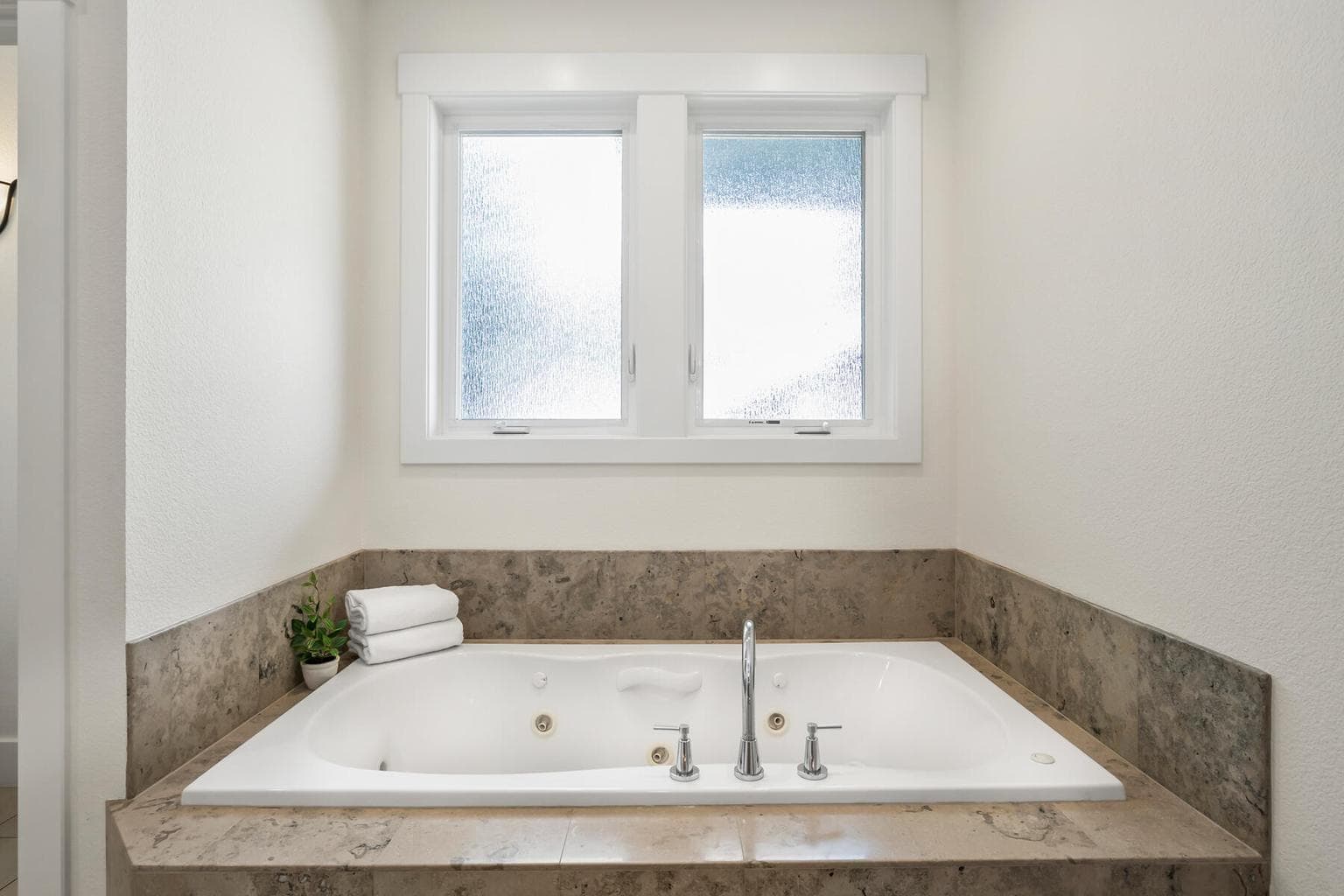 Photo of 3160 NW Colonial Drive 29 of 57