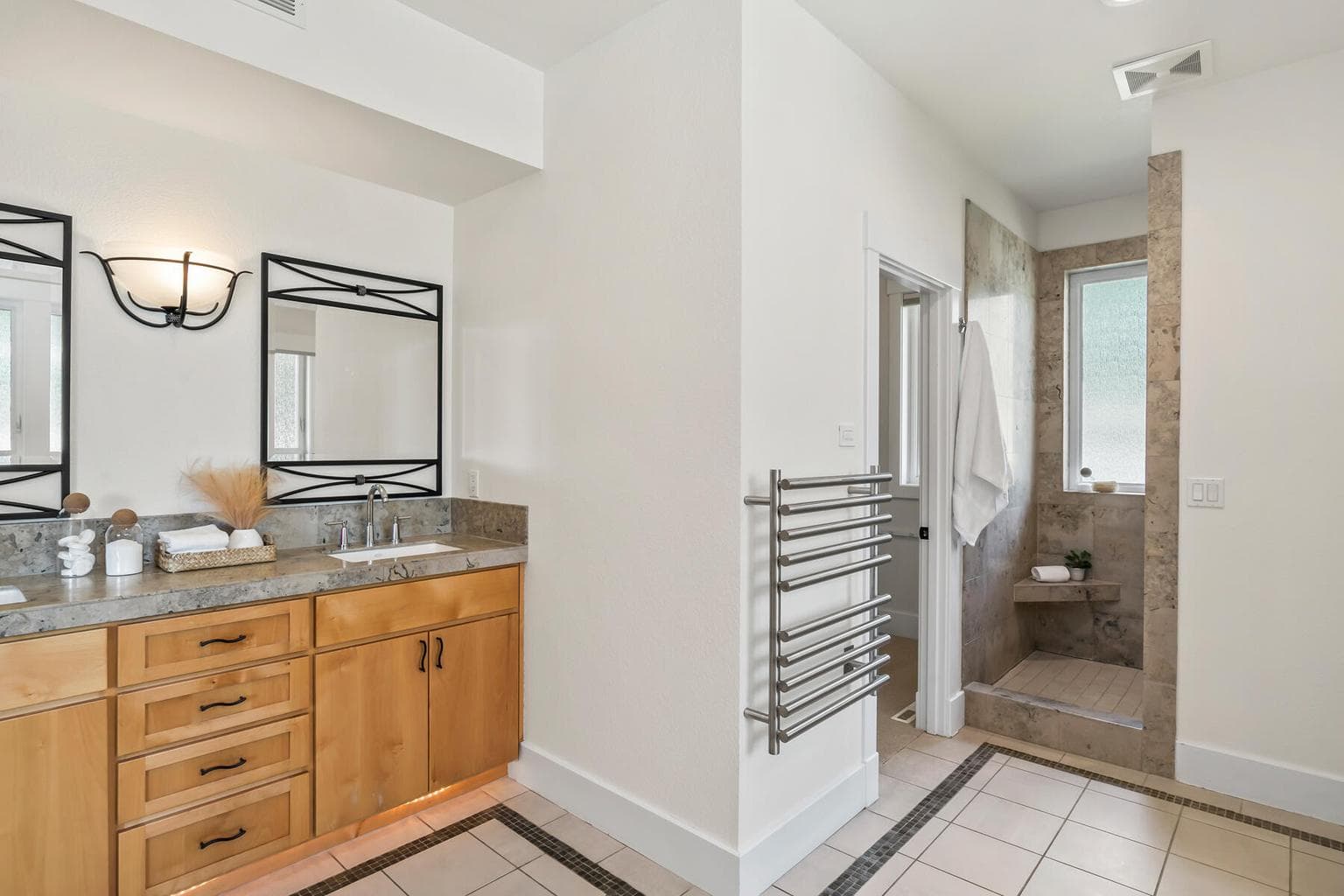 Photo of 3160 NW Colonial Drive 27 of 57