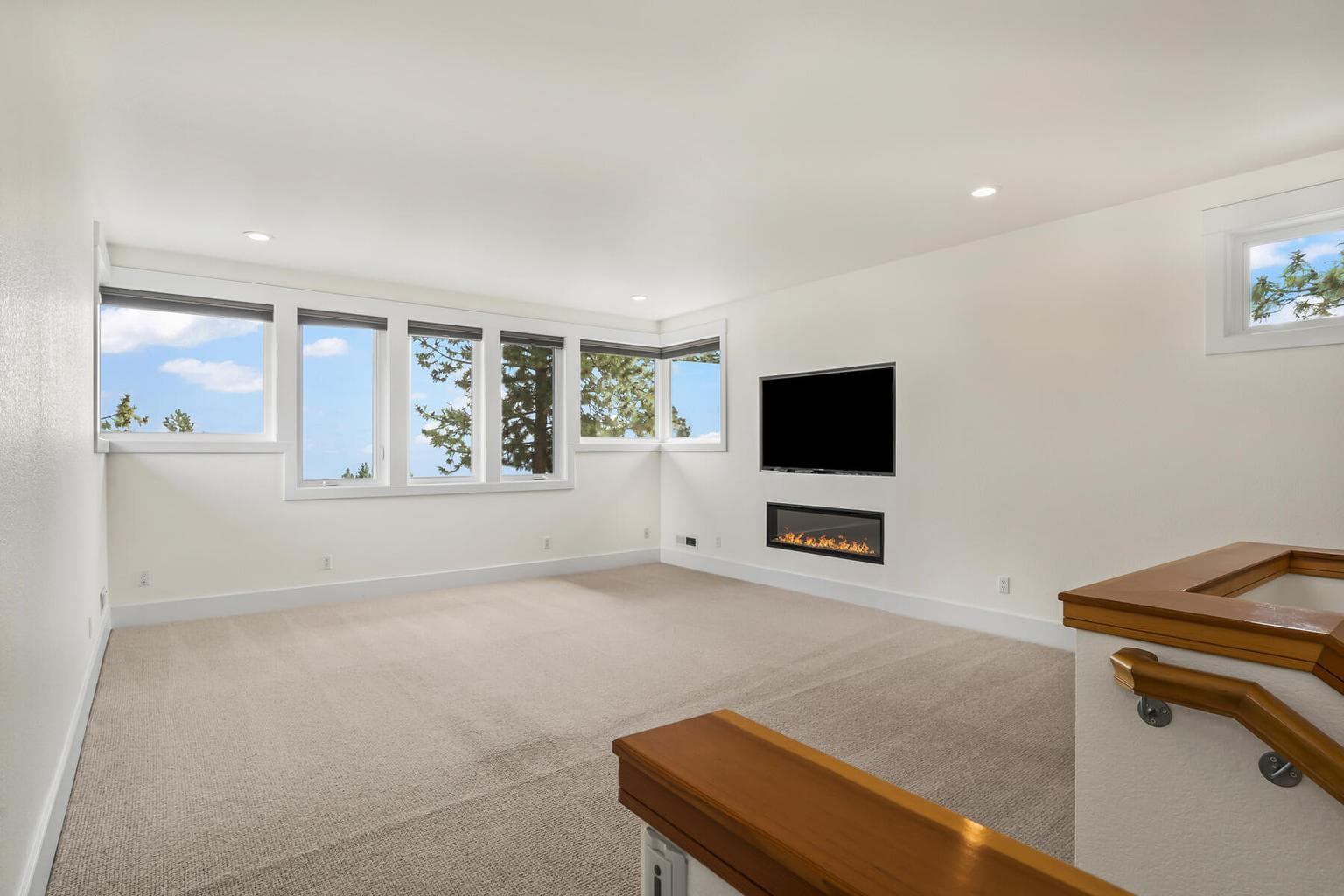 Photo of 3160 NW Colonial Drive 33 of 57