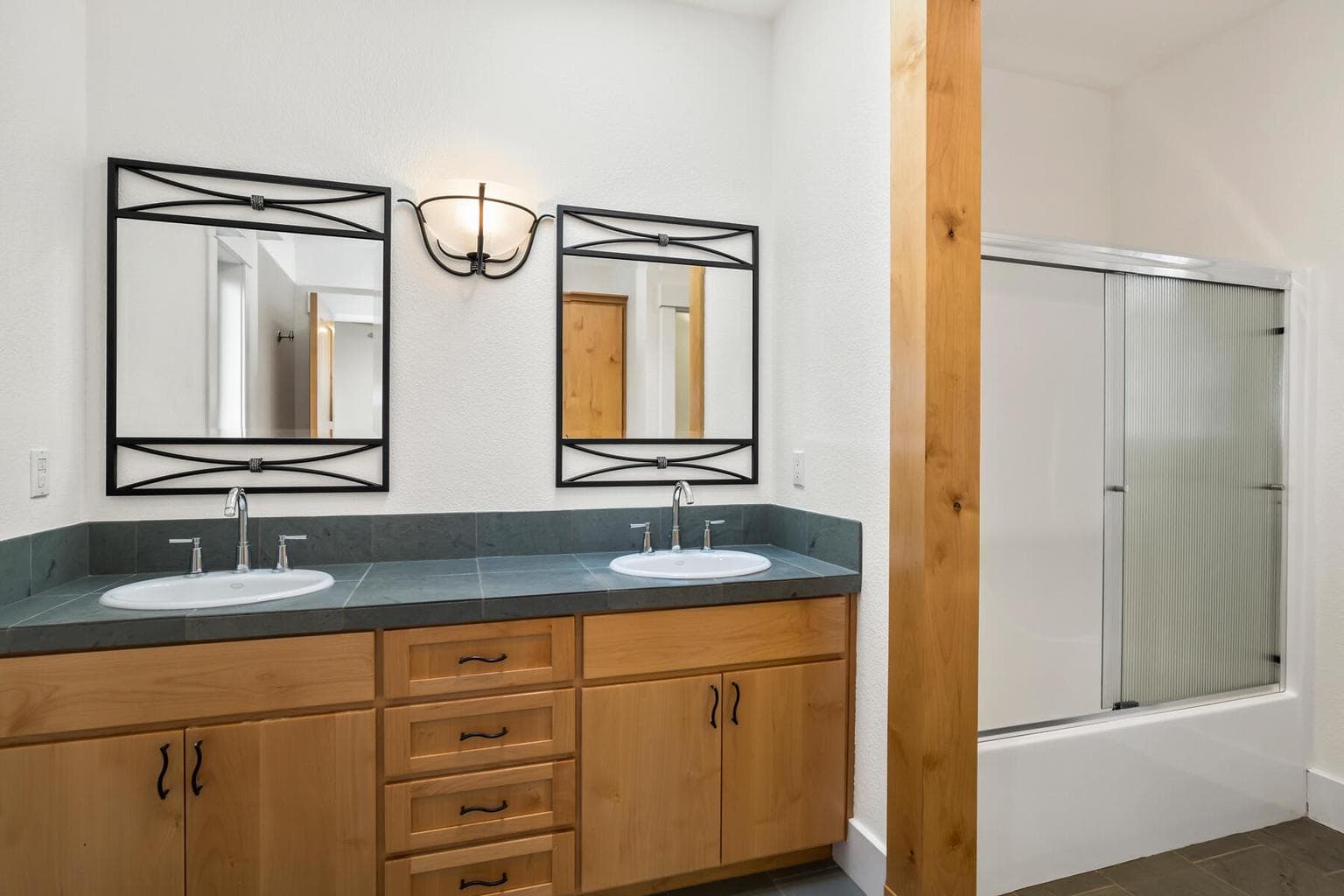 Photo of 3160 NW Colonial Drive 36 of 57