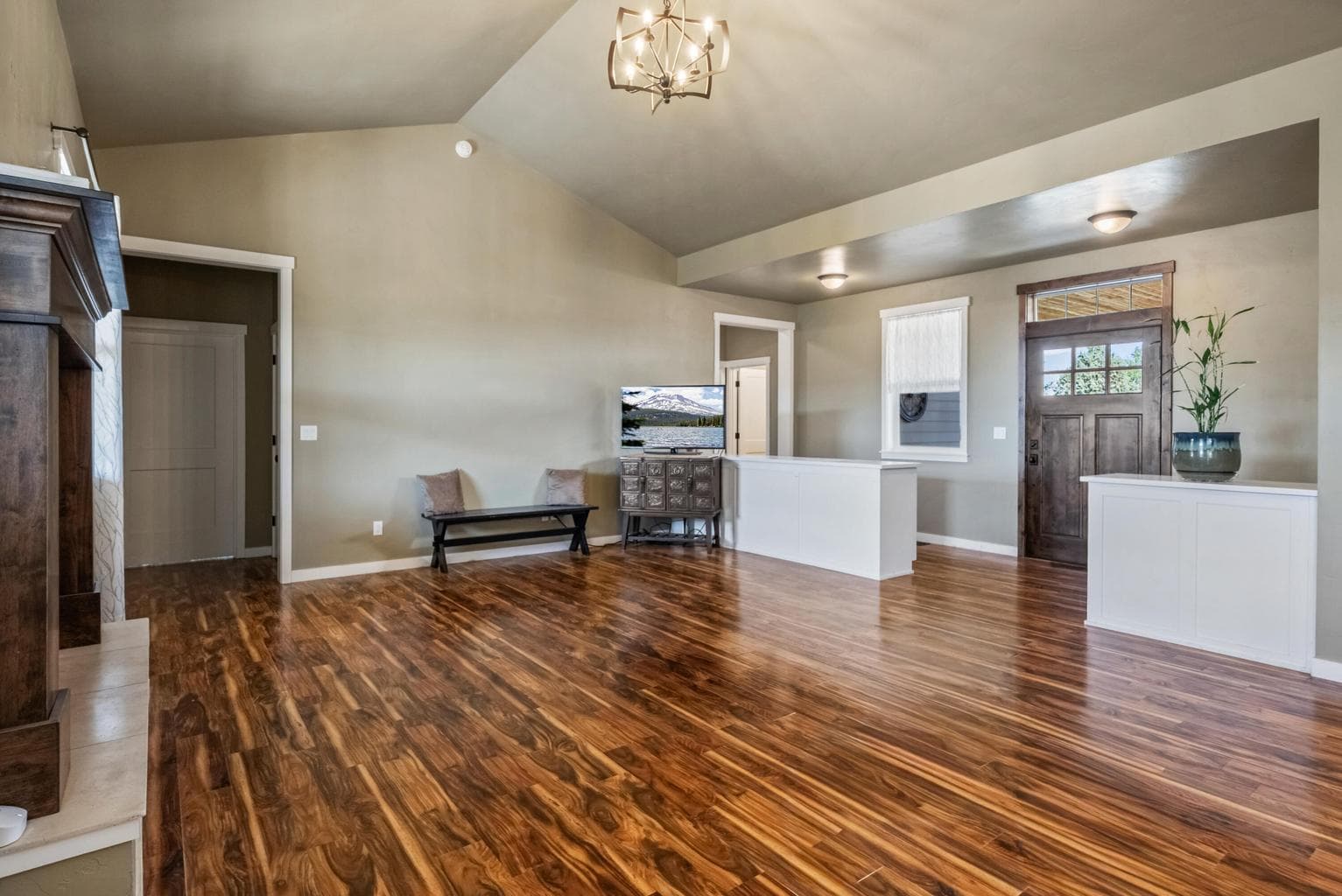 Photo of 4570 SW Yew Avenue 6 of 75