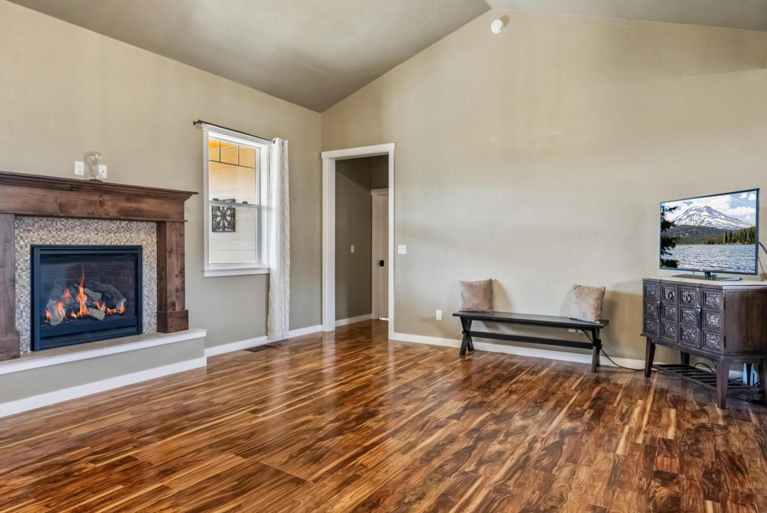 Photo of 4570 SW Yew Avenue 8 of 75