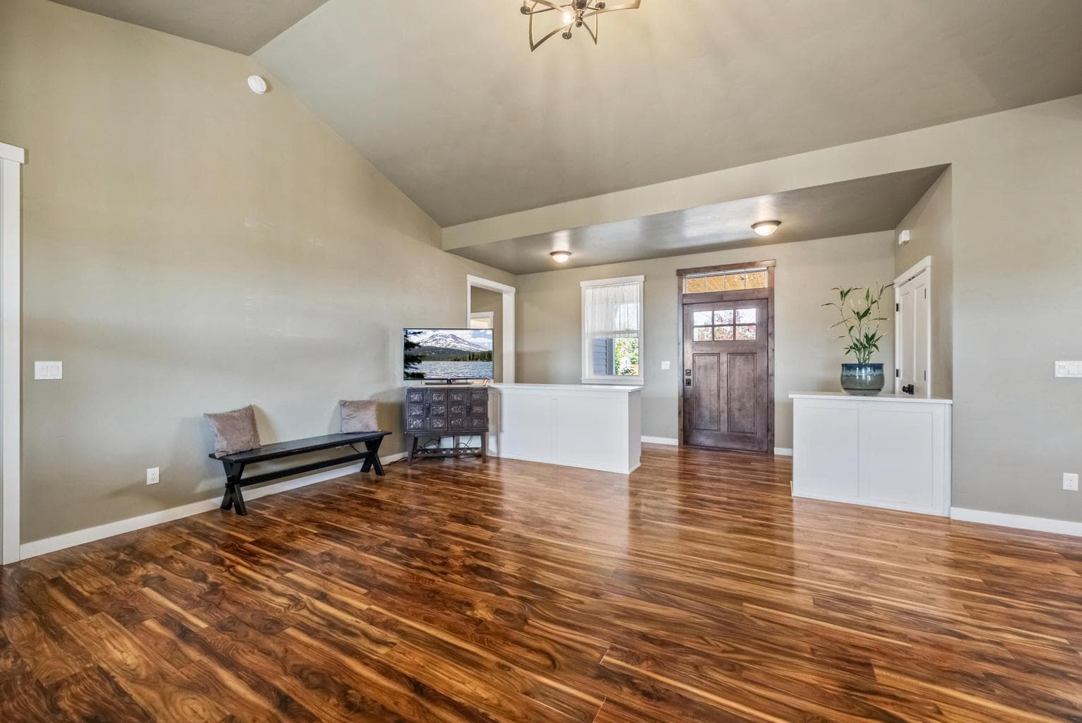 Photo of 4570 SW Yew Avenue 9 of 75