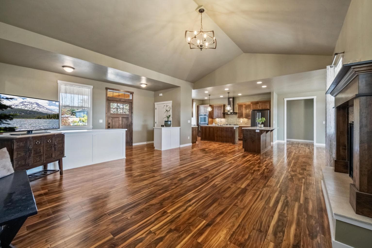 Photo of 4570 SW Yew Avenue 10 of 75