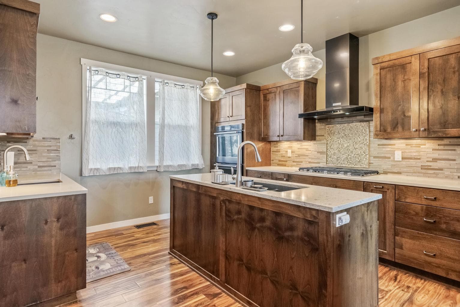 Photo of 4570 SW Yew Avenue 16 of 75