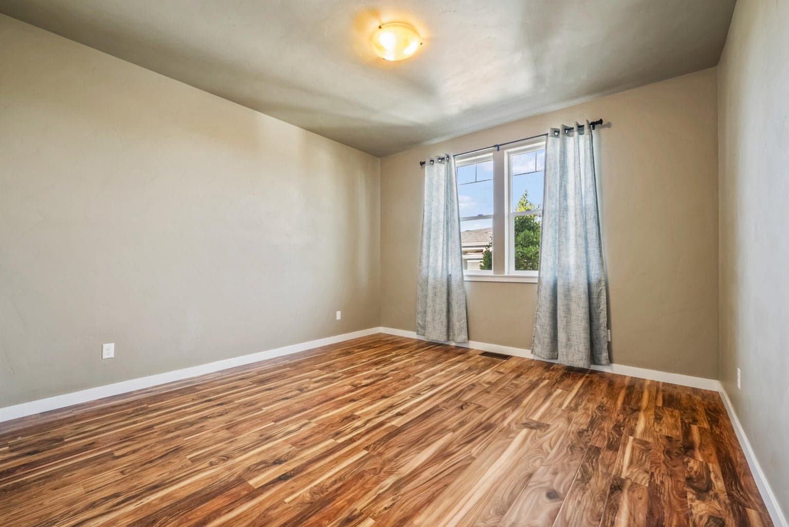 Photo of 4570 SW Yew Avenue 25 of 75