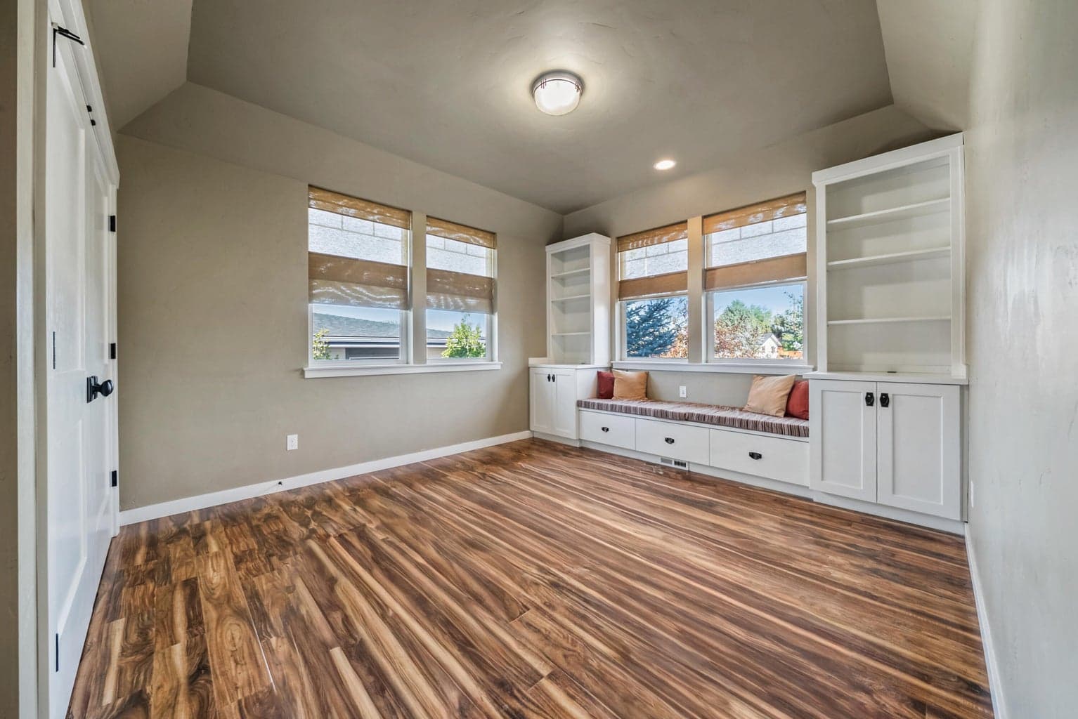 Photo of 4570 SW Yew Avenue 30 of 75