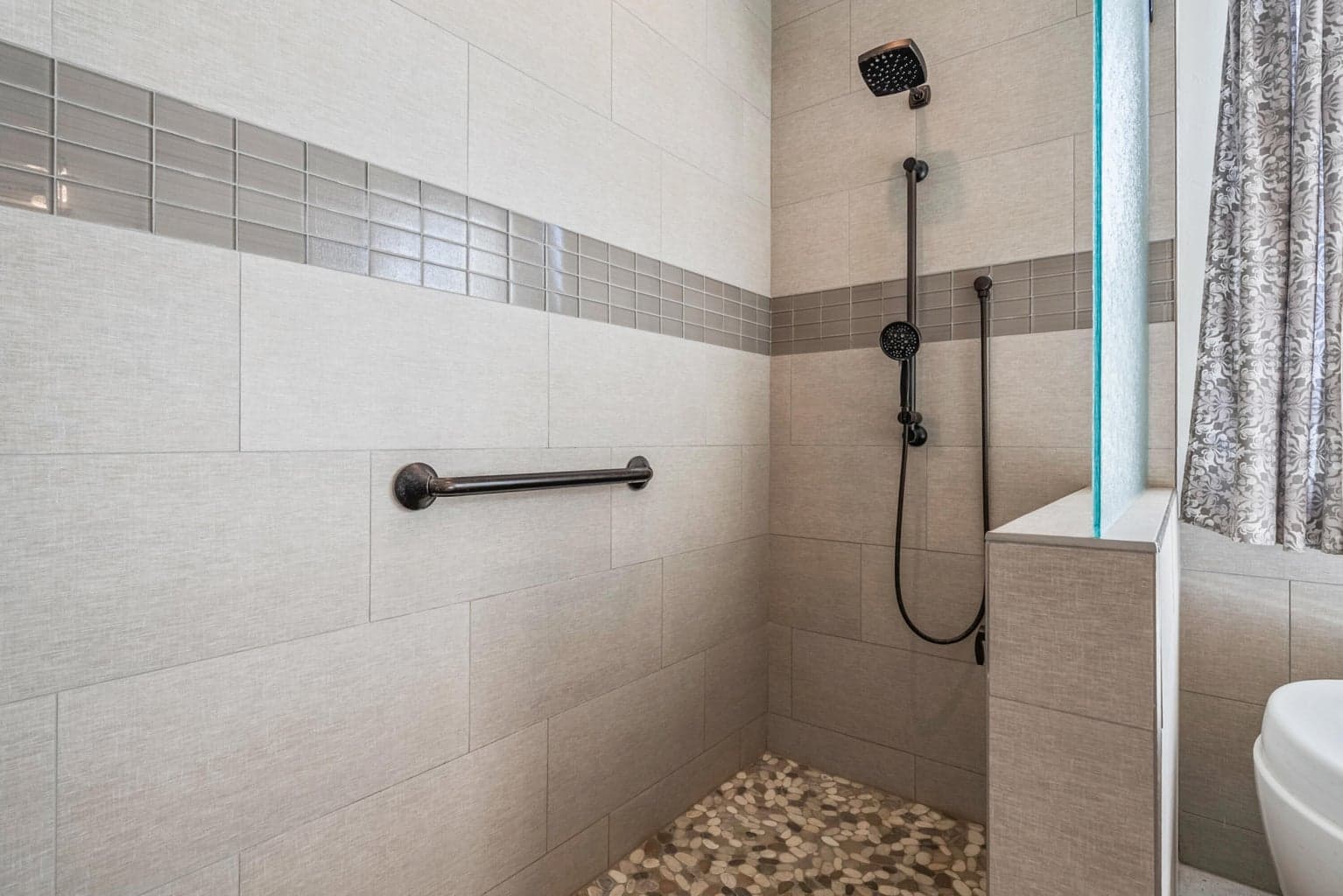 Photo of 4570 SW Yew Avenue 44 of 75