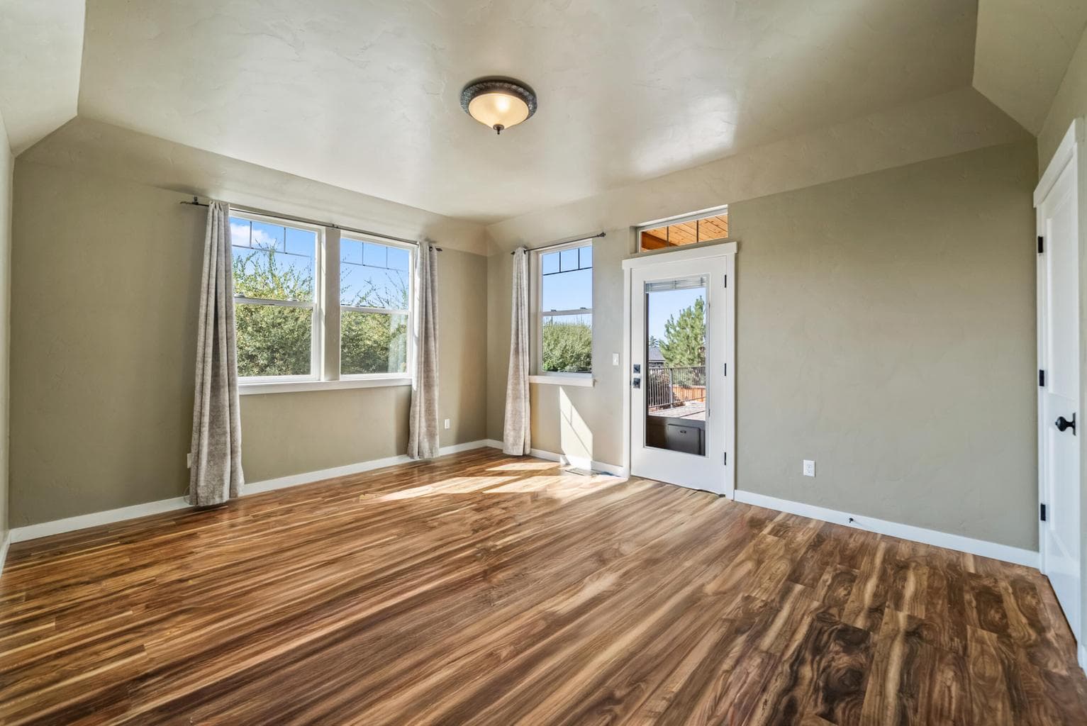 Photo of 4570 SW Yew Avenue 40 of 75