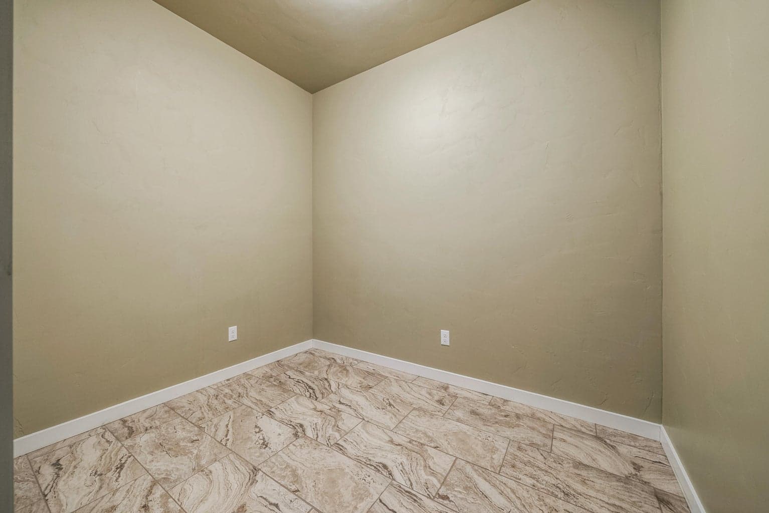 Photo of 4570 SW Yew Avenue 52 of 75