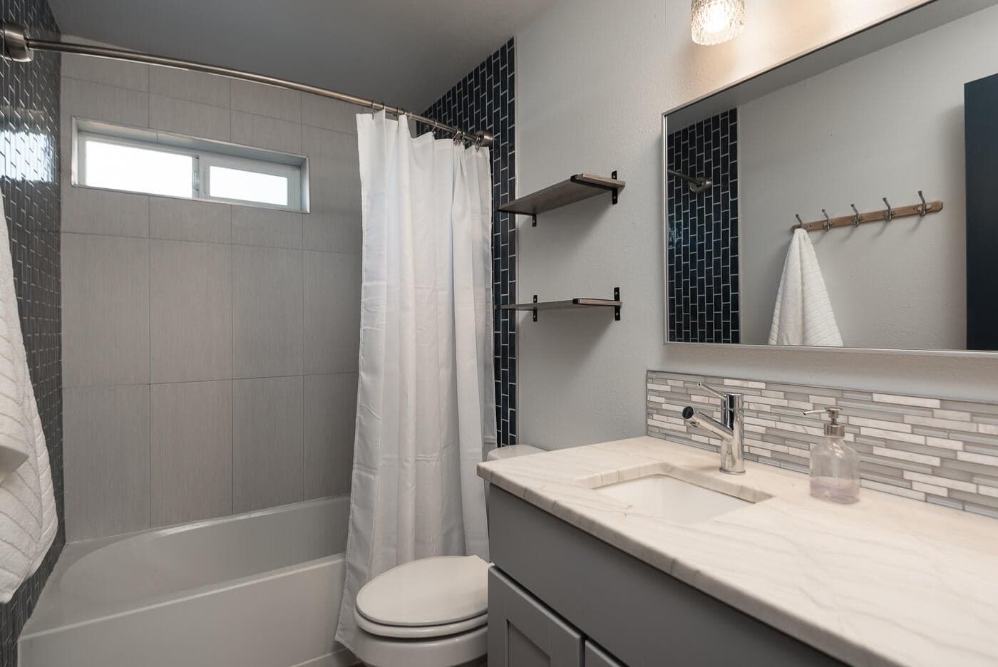 Photo of 2526 SW Salmon Avenue 12 of 15