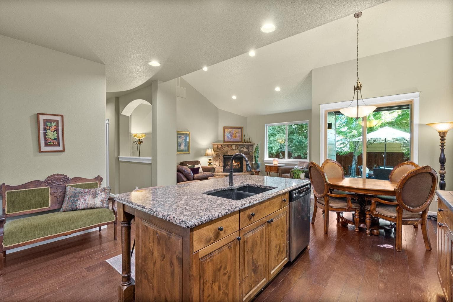 Photo of 404 29th 2 of 32