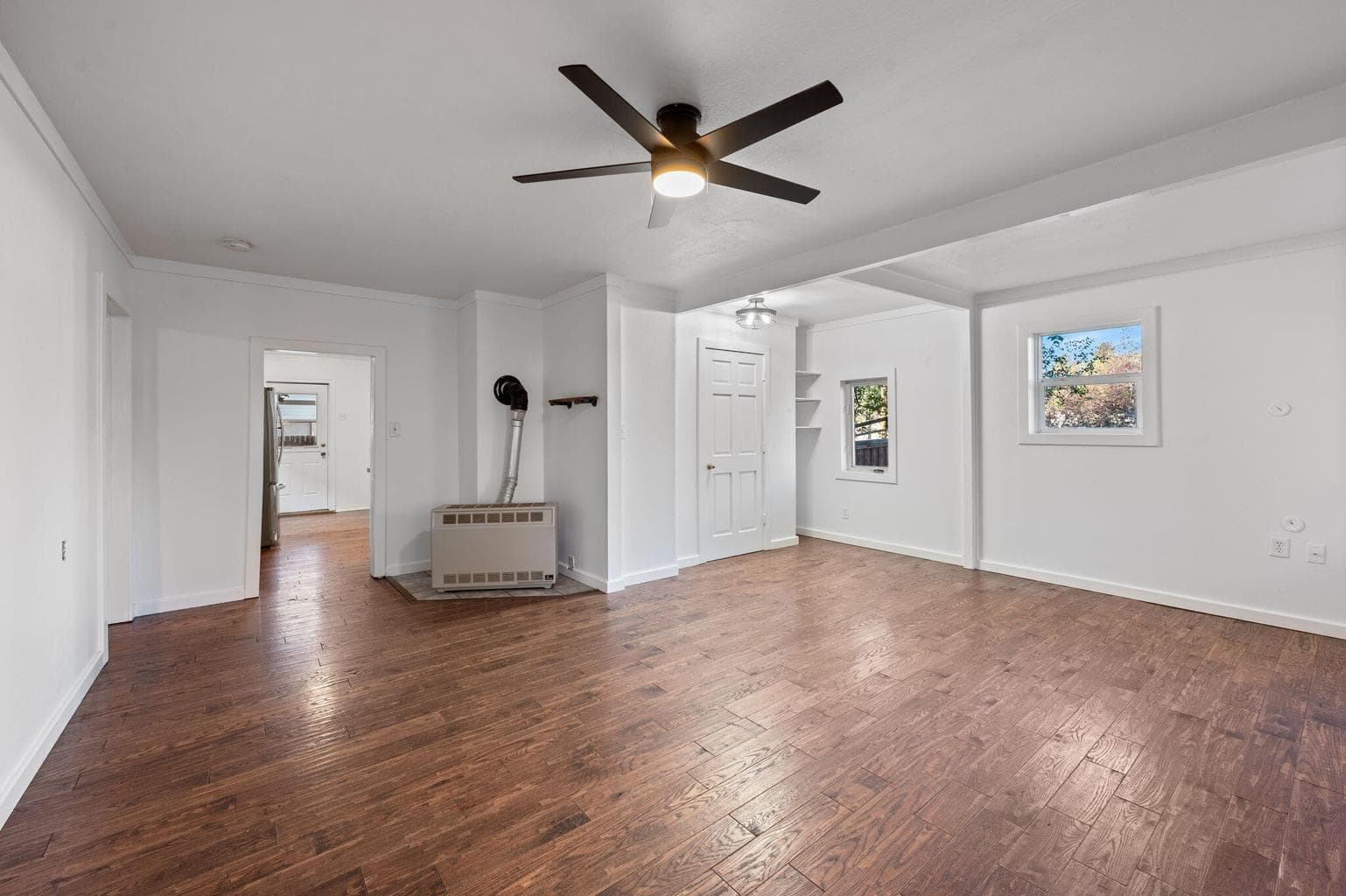 Photo of 135 SE Roosevelt Avenue 6 of 36