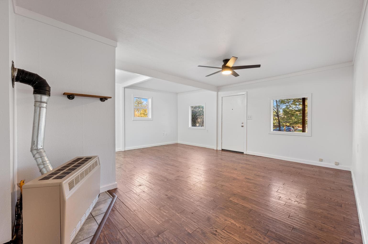 Photo of 135 SE Roosevelt Avenue 9 of 36