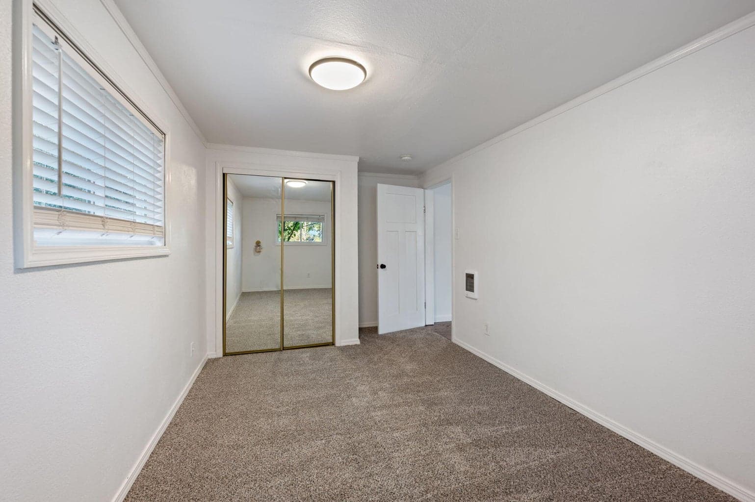 Photo of 135 SE Roosevelt Avenue 16 of 36