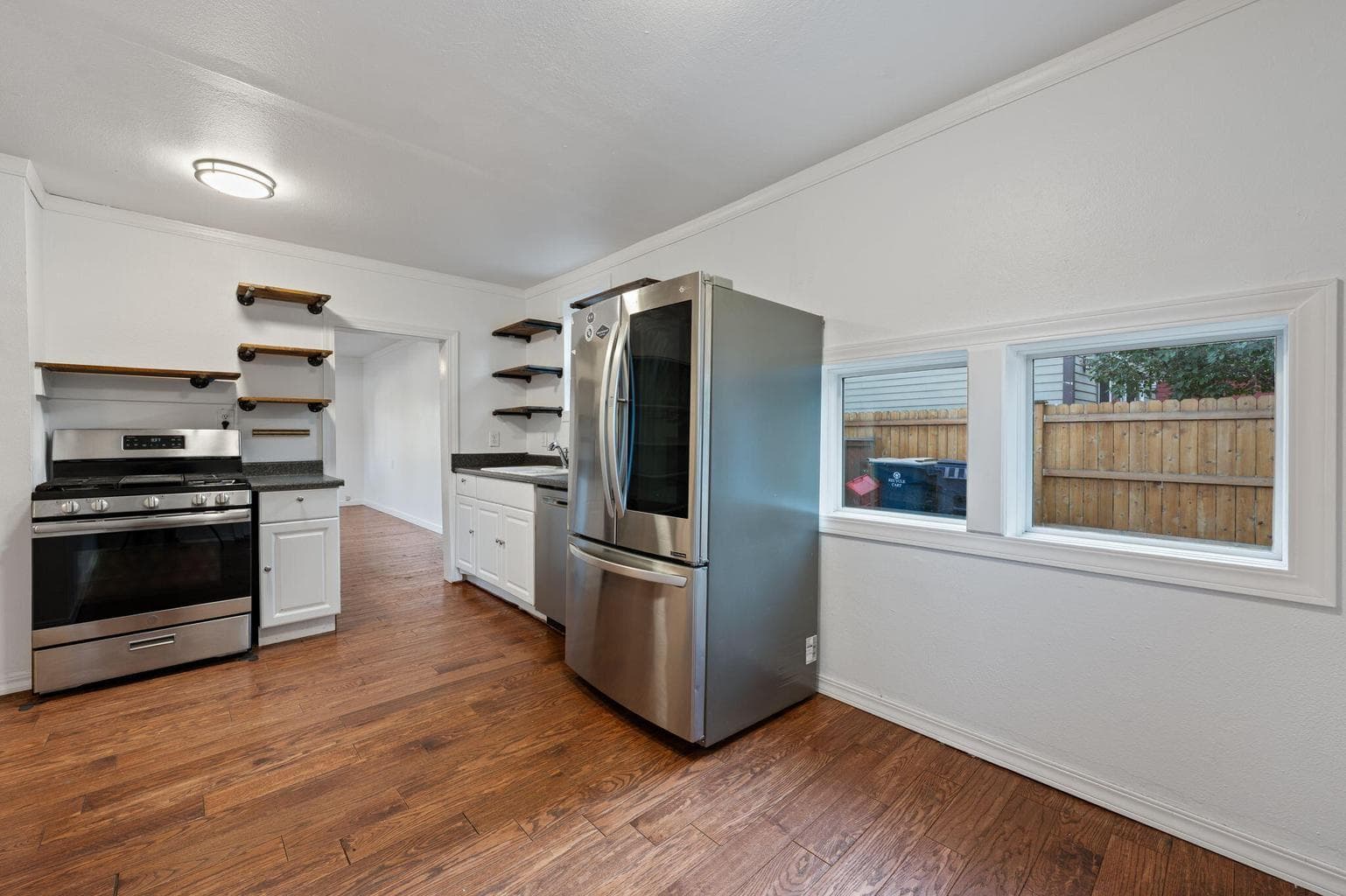 Photo of 135 SE Roosevelt Avenue 10 of 36