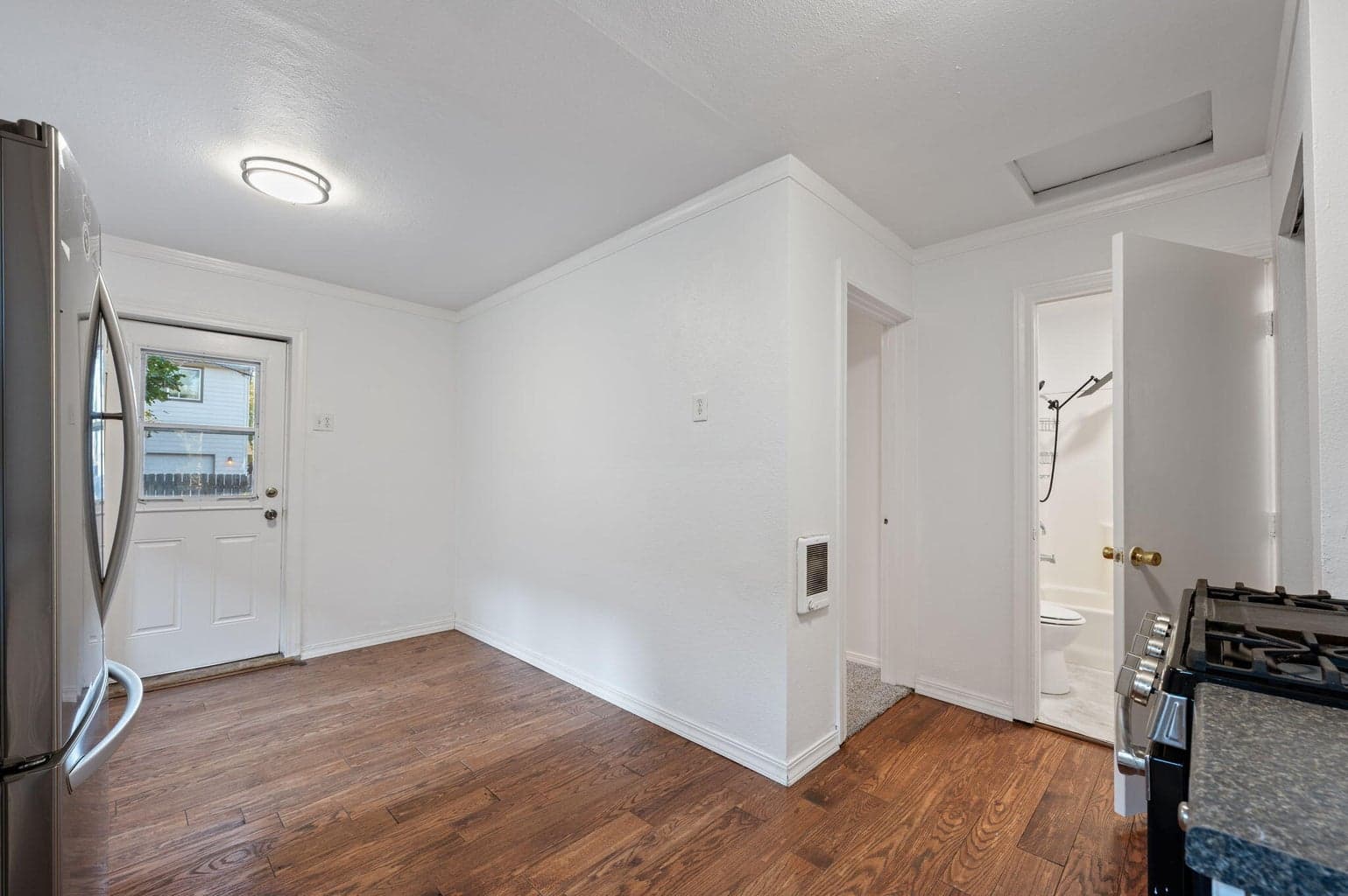 Photo of 135 SE Roosevelt Avenue 12 of 36