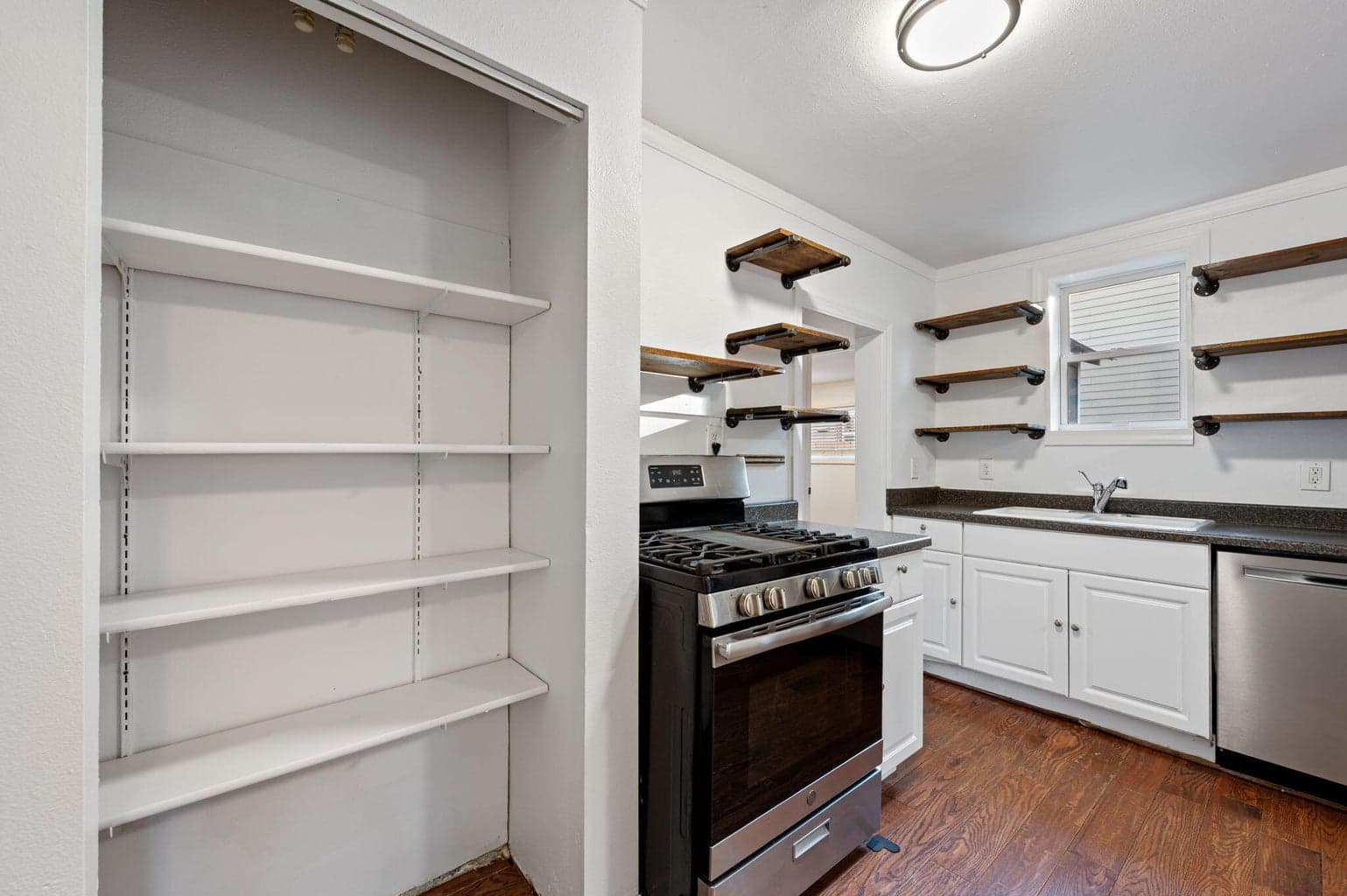 Photo of 135 SE Roosevelt Avenue 14 of 36