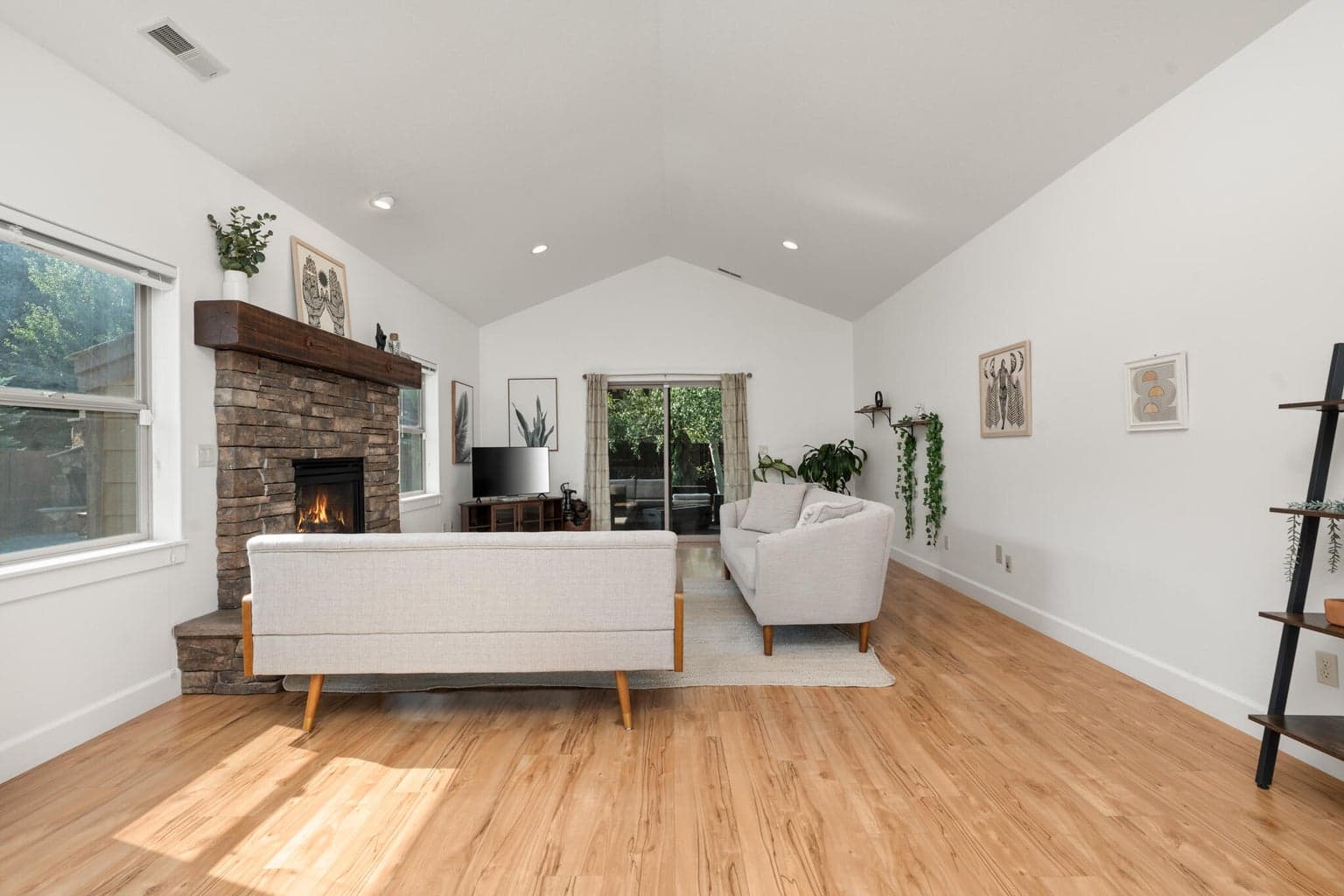 Photo of 21302 Brooklyn 6 of 46