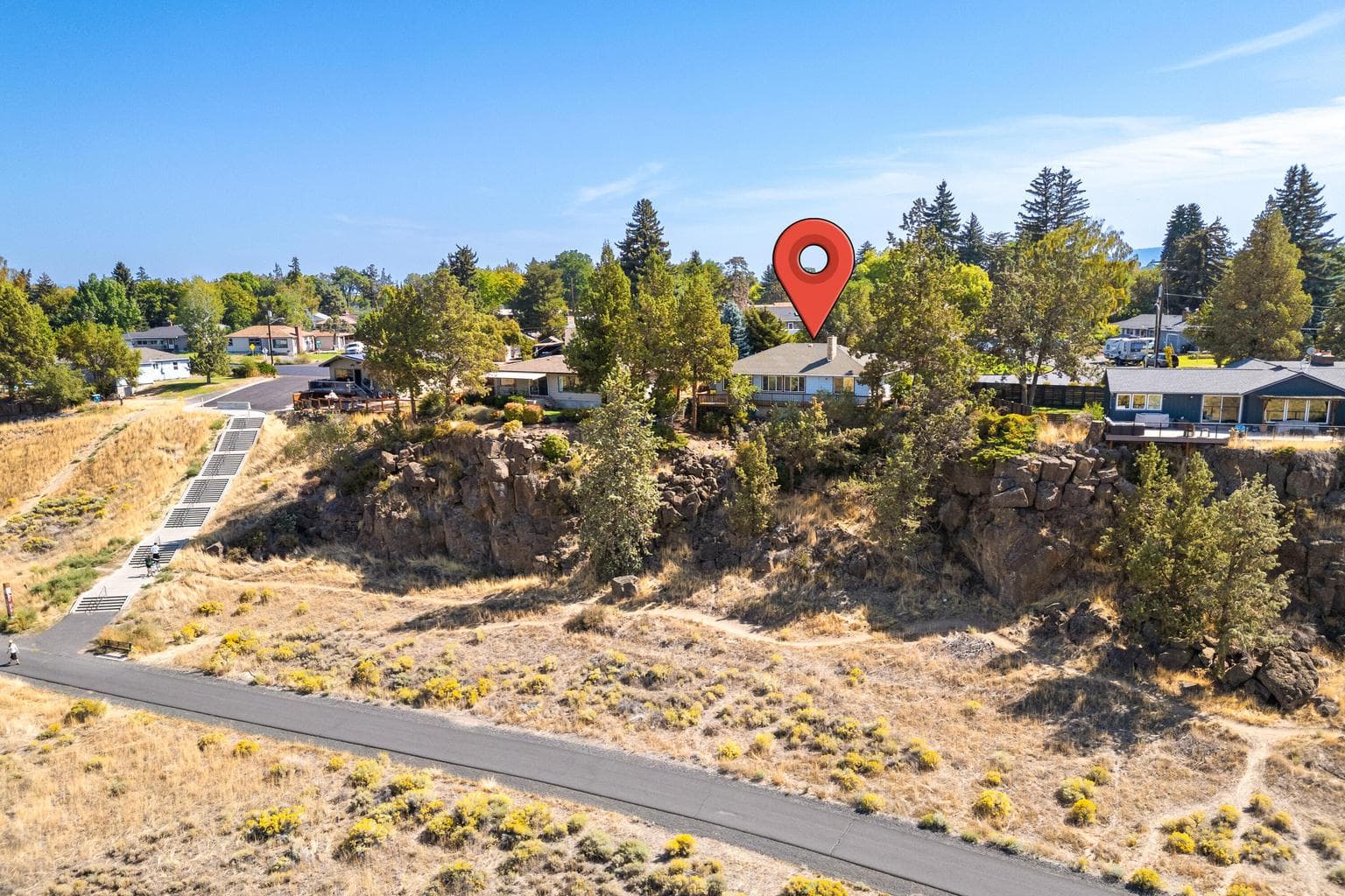 Photo of 517 NW Canyon Drive 33 of 40