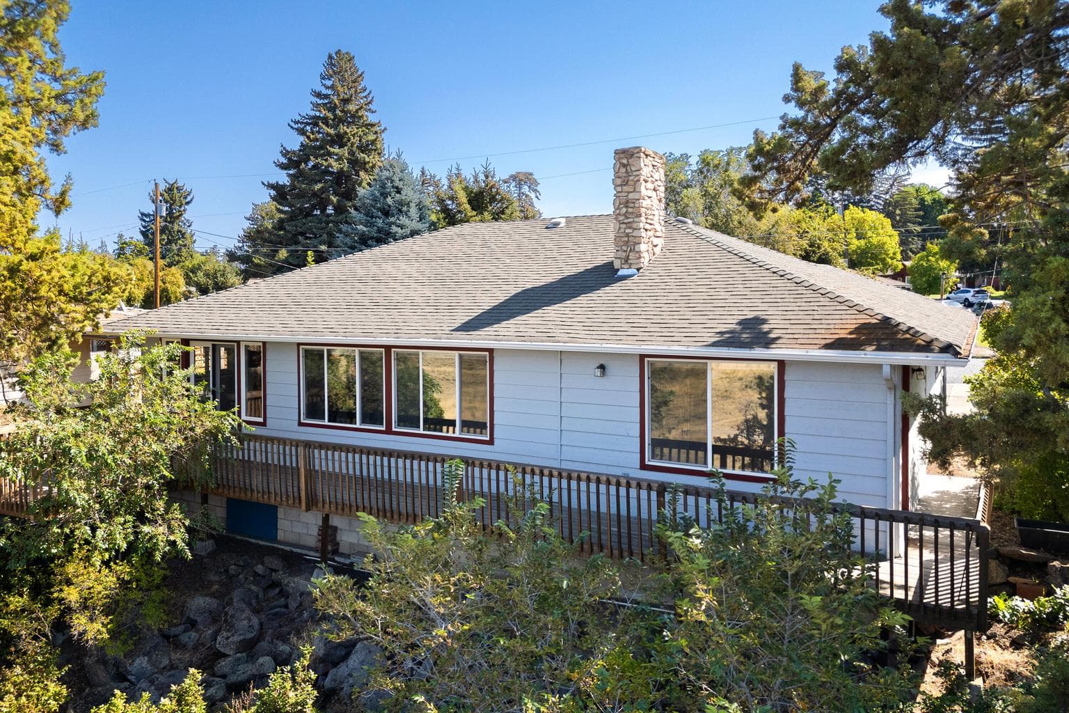 Photo of 517 NW Canyon Drive 30 of 40