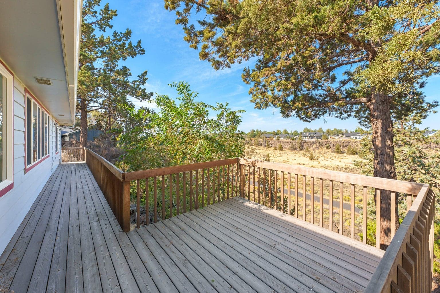 Photo of 517 NW Canyon Drive 26 of 40