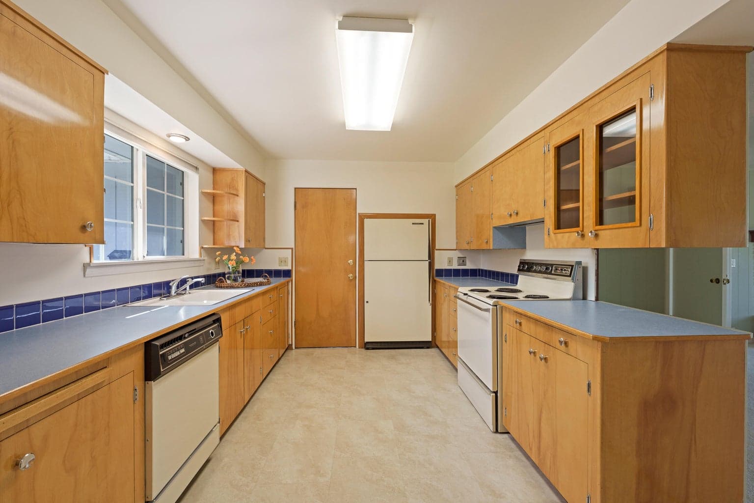 Photo of 517 NW Canyon Drive 10 of 40