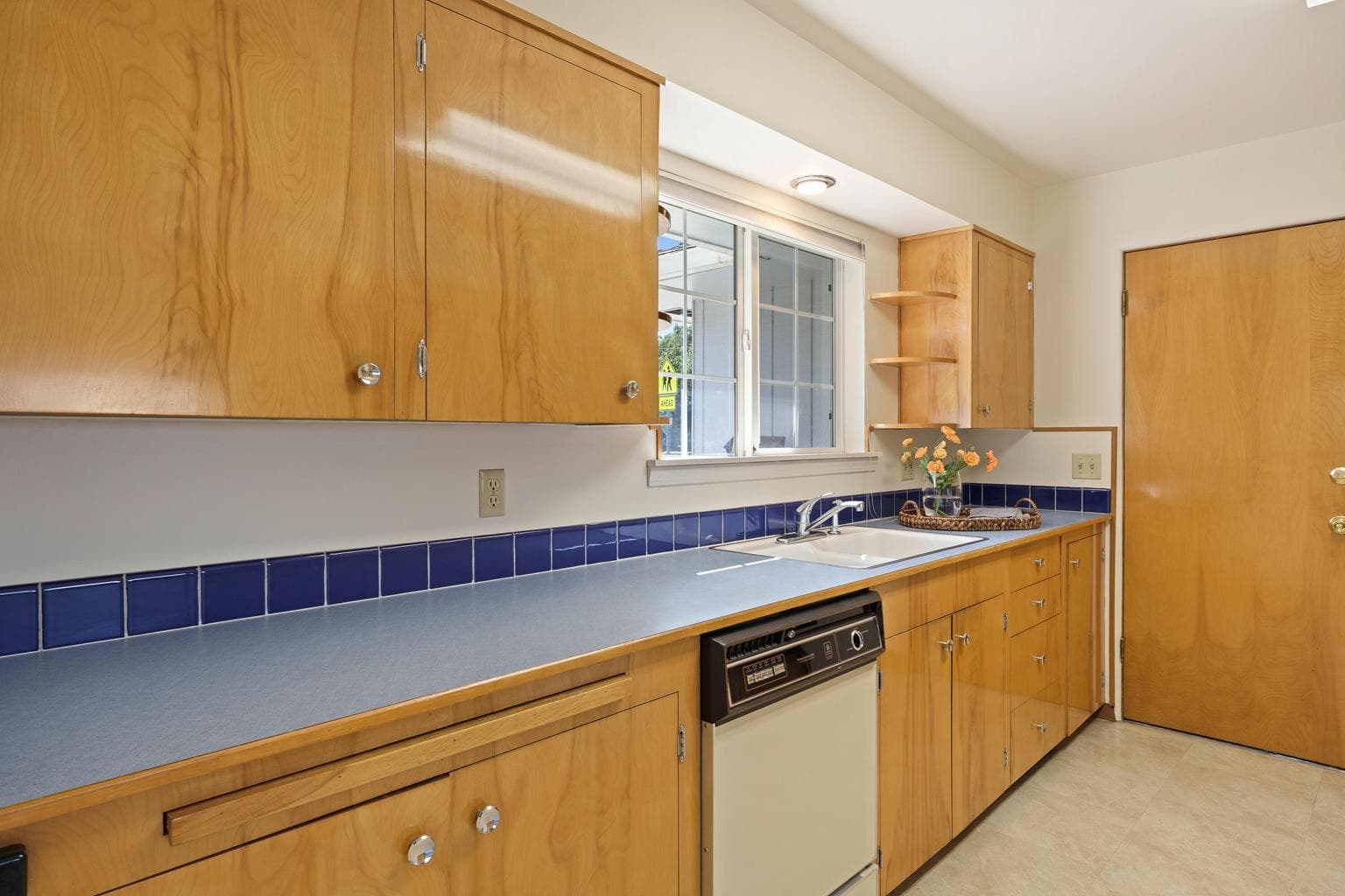 Photo of 517 NW Canyon Drive 11 of 40