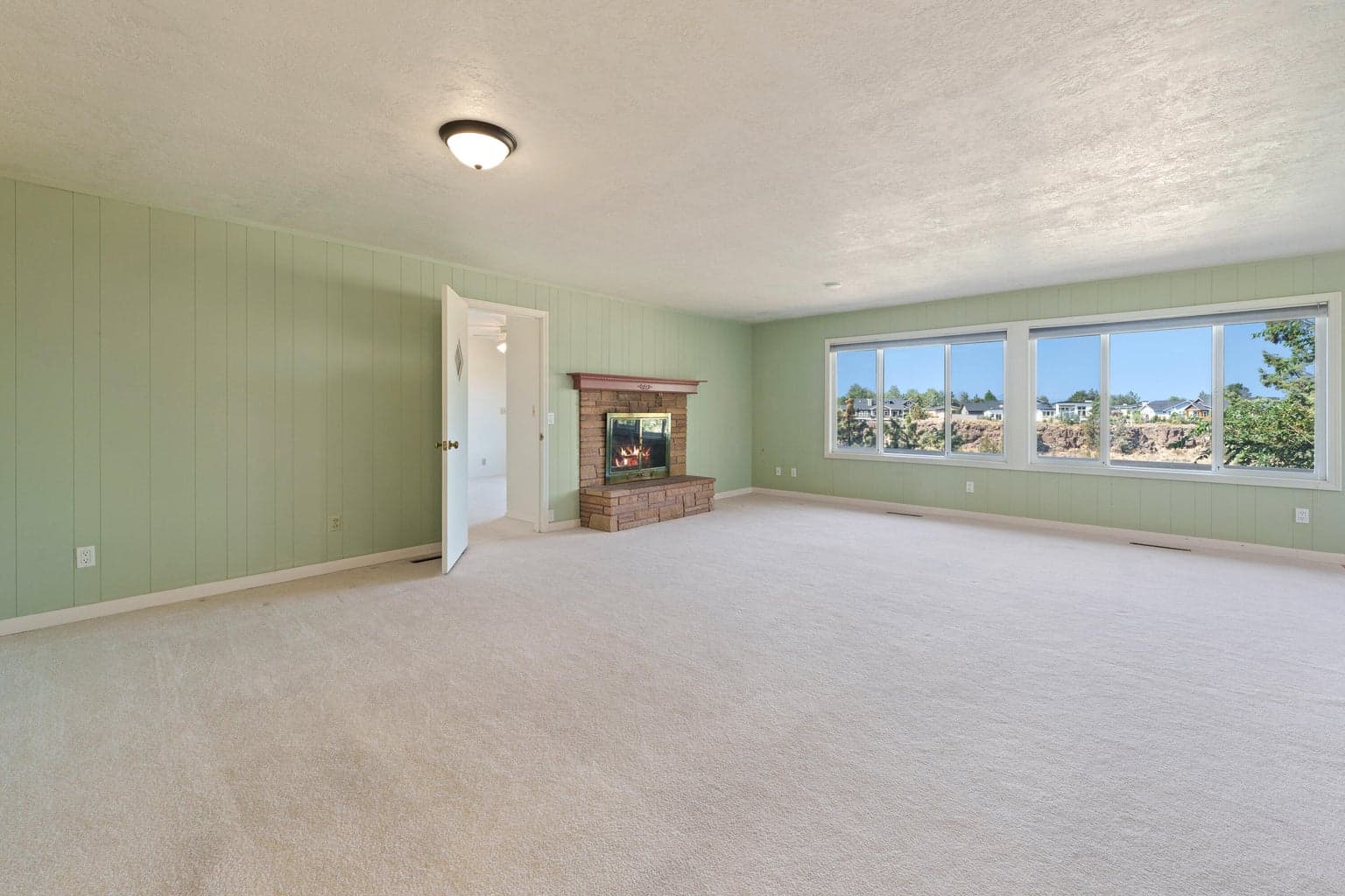 Photo of 517 NW Canyon Drive 6 of 40