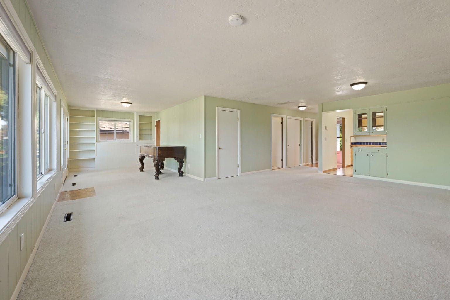Photo of 517 NW Canyon Drive 21 of 40