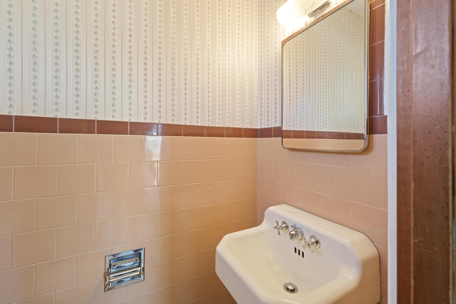 Photo of 517 NW Canyon Drive 23 of 40
