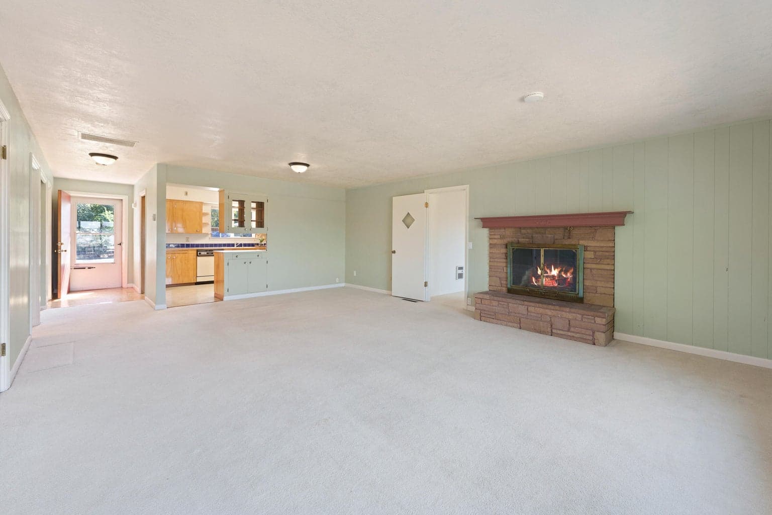 Photo of 517 NW Canyon Drive 7 of 40