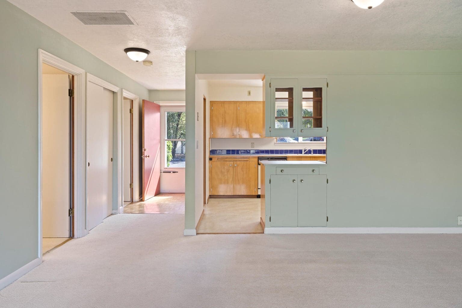 Photo of 517 NW Canyon Drive 8 of 40
