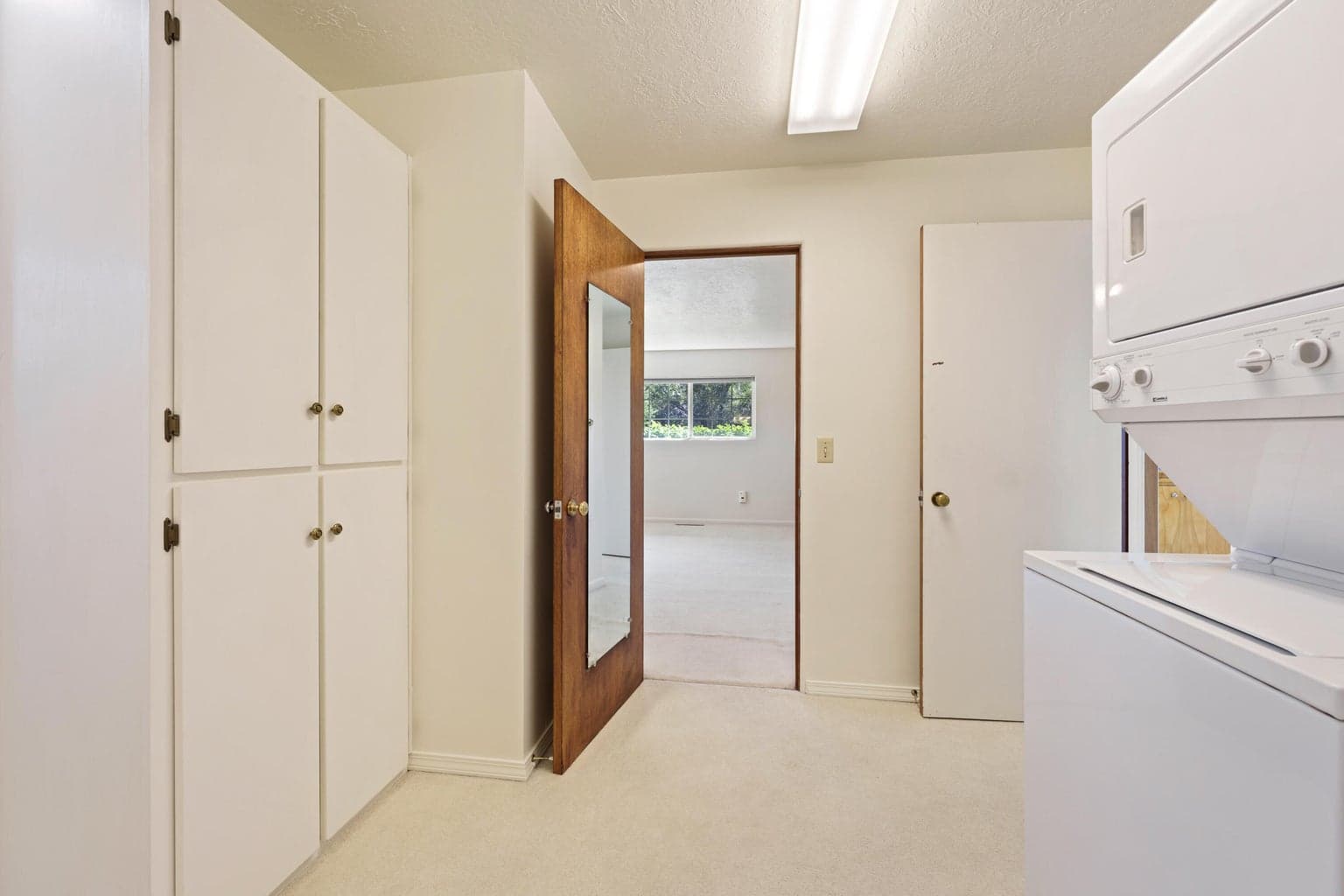 Photo of 517 NW Canyon Drive 18 of 40