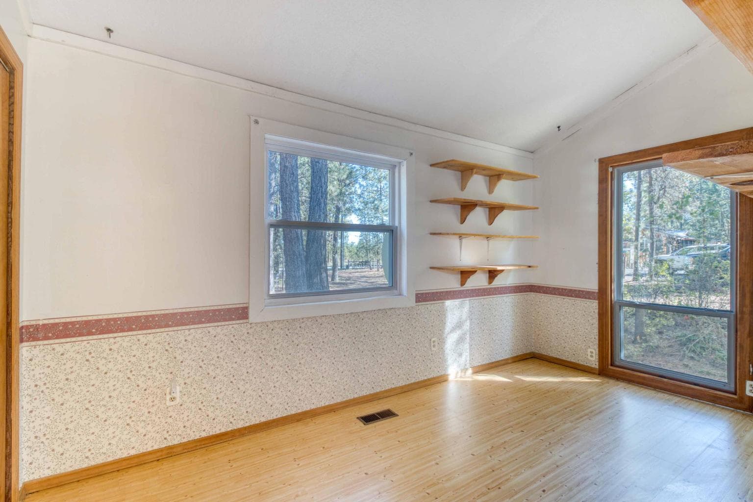 Photo of 15863 Dawn Road 12 of 40