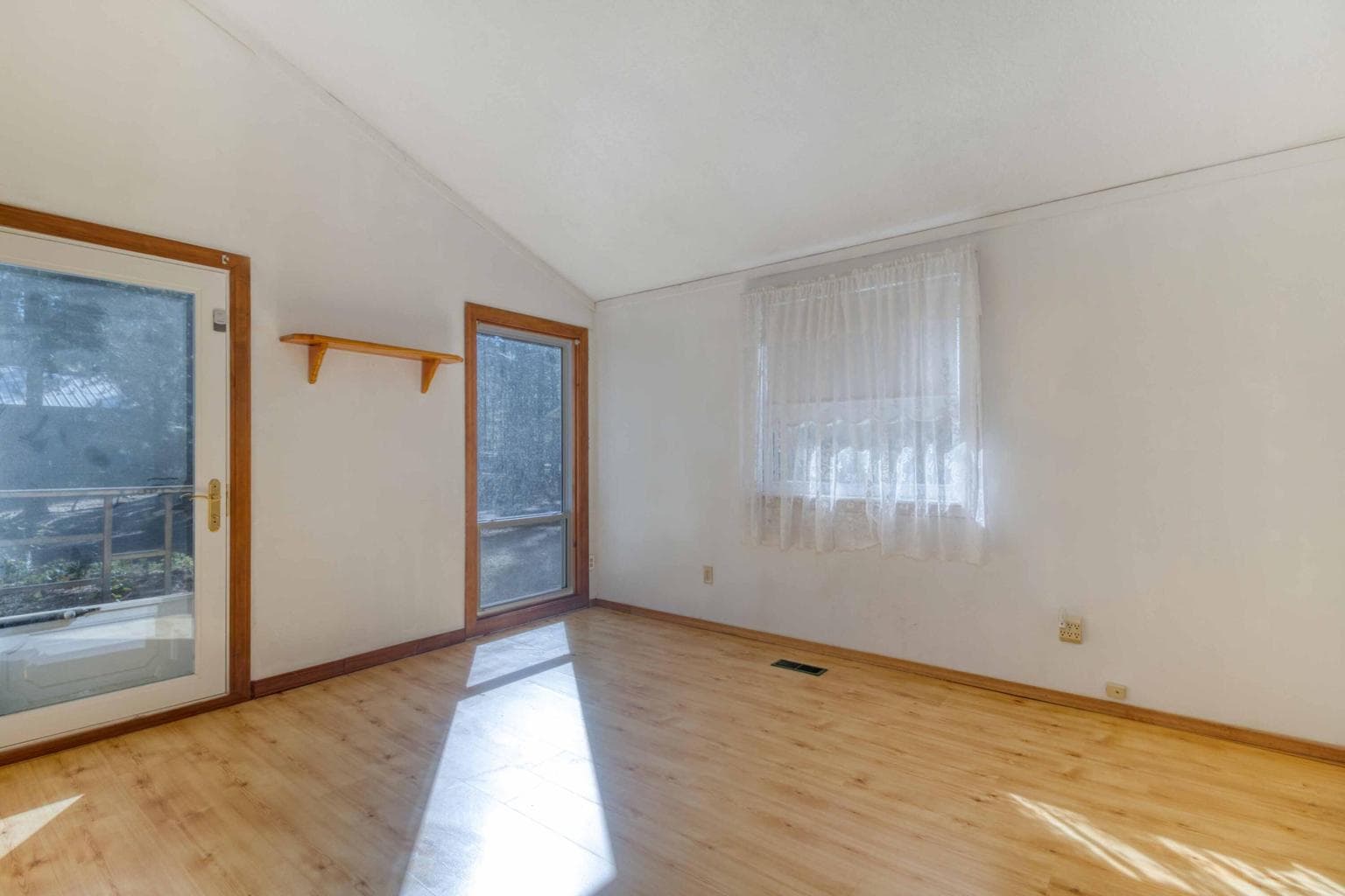 Photo of 15863 Dawn Road 13 of 40