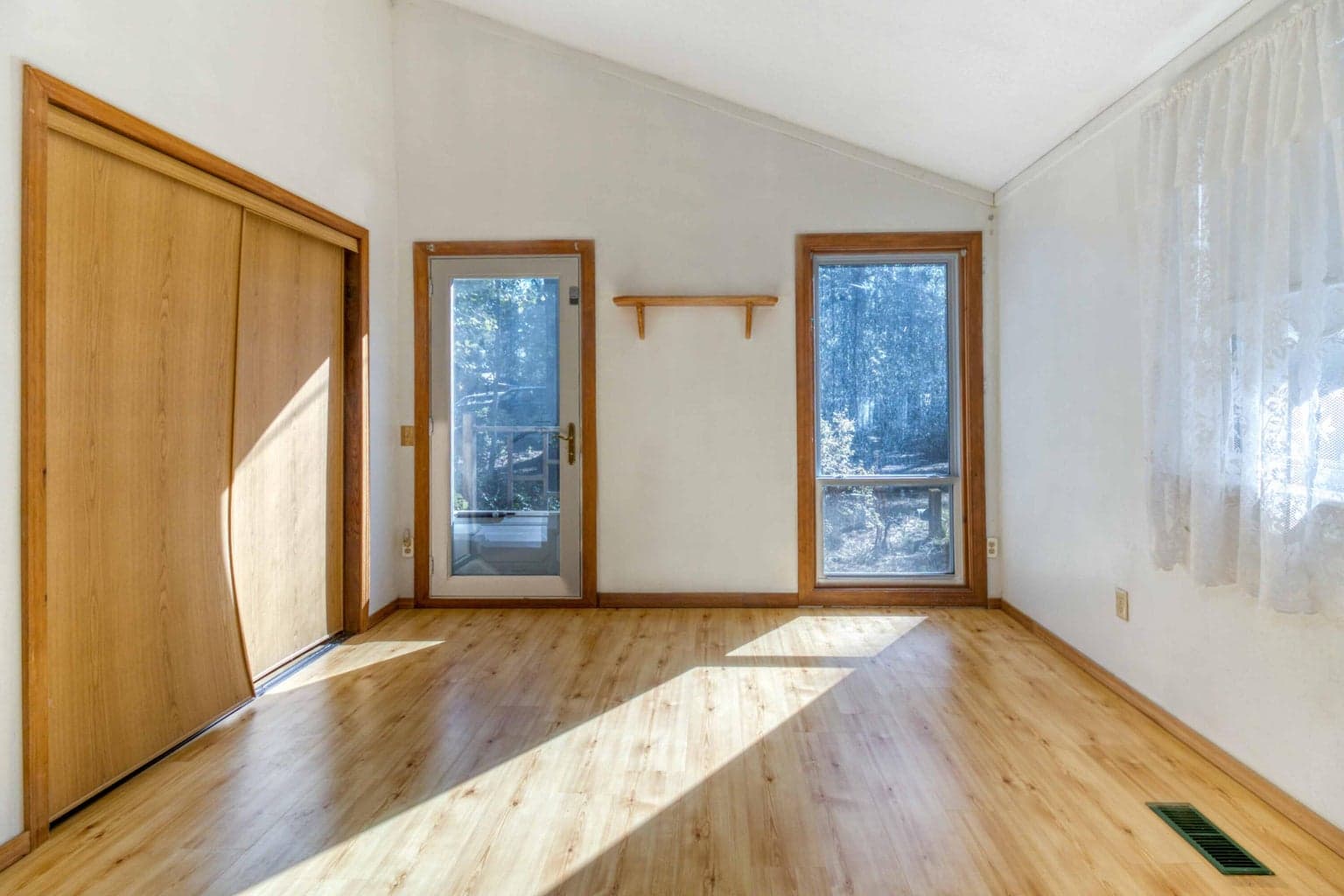 Photo of 15863 Dawn Road 14 of 40