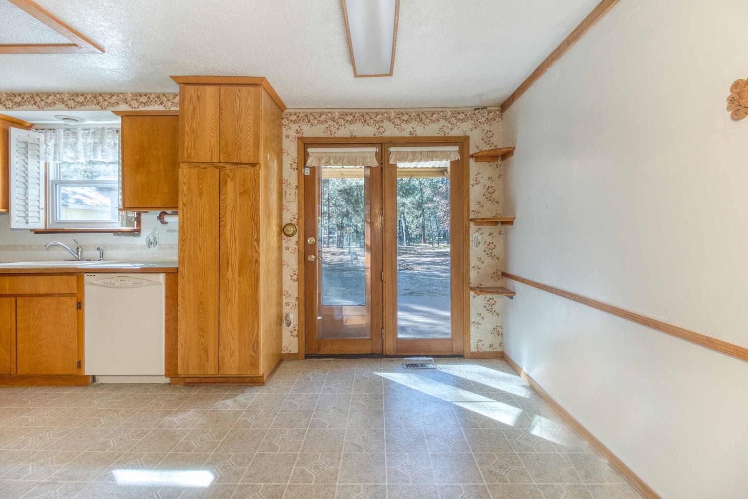 Photo of 15863 Dawn Road 6 of 40