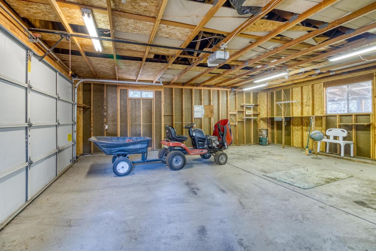 Photo of 15863 Dawn Road 25 of 40