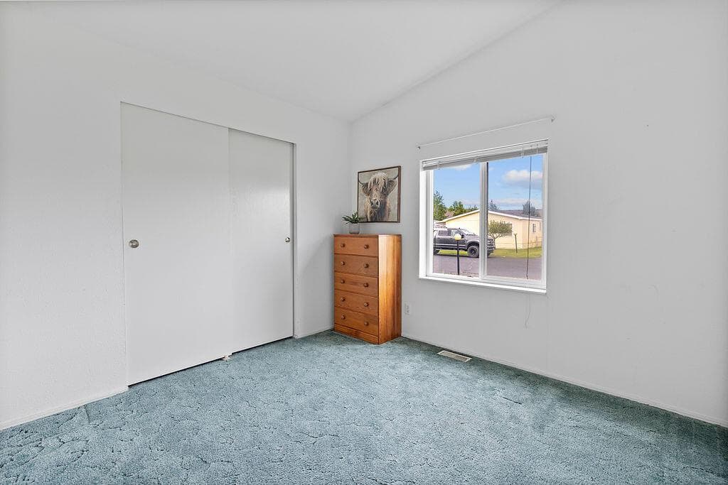 Photo of 185 NW Harwood Avenue 15 of 22