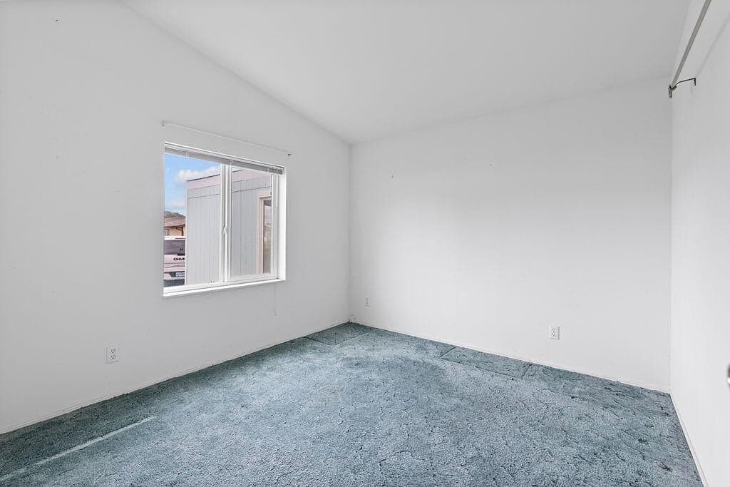 Photo of 185 NW Harwood Avenue 16 of 22