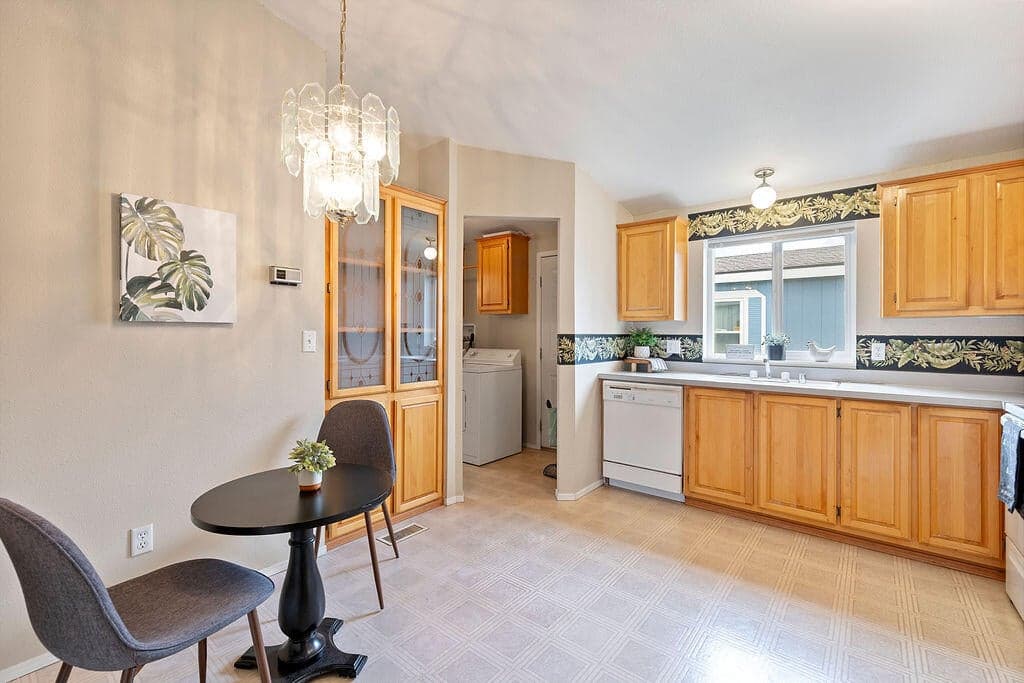 Photo of 185 NW Harwood Avenue 7 of 22