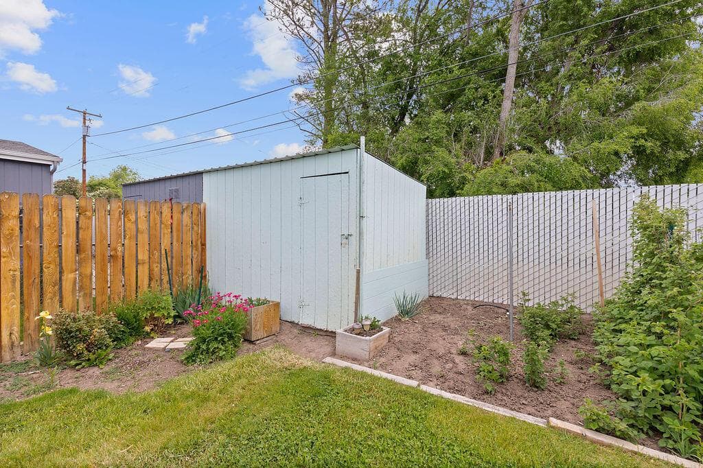 Photo of 185 NW Harwood Avenue 21 of 22