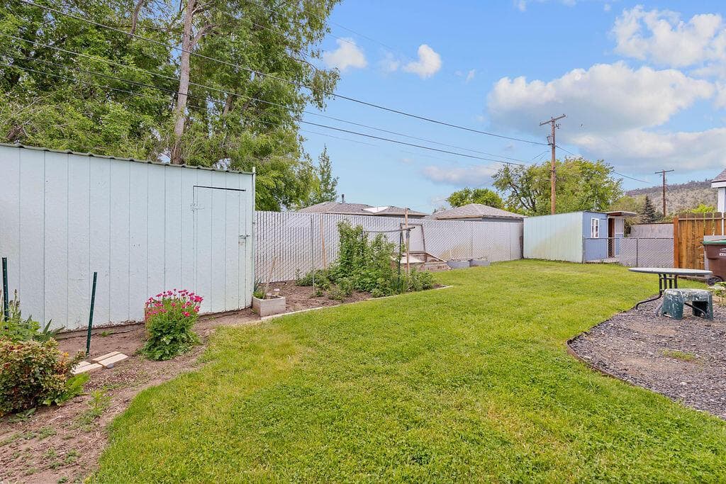 Photo of 185 NW Harwood Avenue 22 of 22